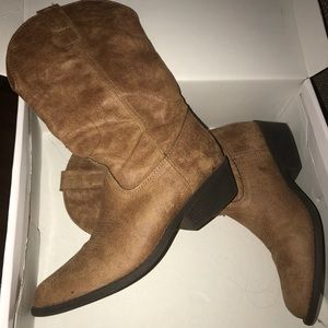 Women’s cowgirl boots